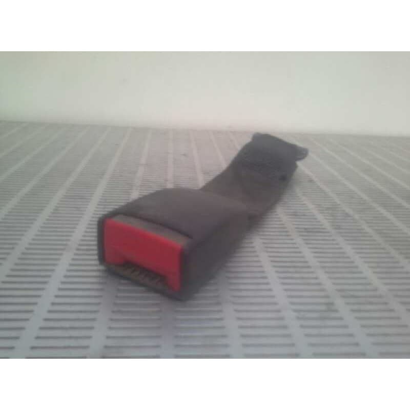 Recambio de enganche cinturon trasero central para peugeot 206 sw 1.6 16v cat referencia OEM IAM - Blanco