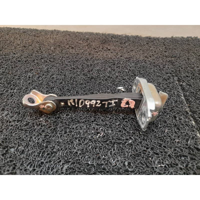 Recambio de retenedor puerta trasera izquierda para mitsubishi space star (a00) motion referencia OEM IAM - Blanco