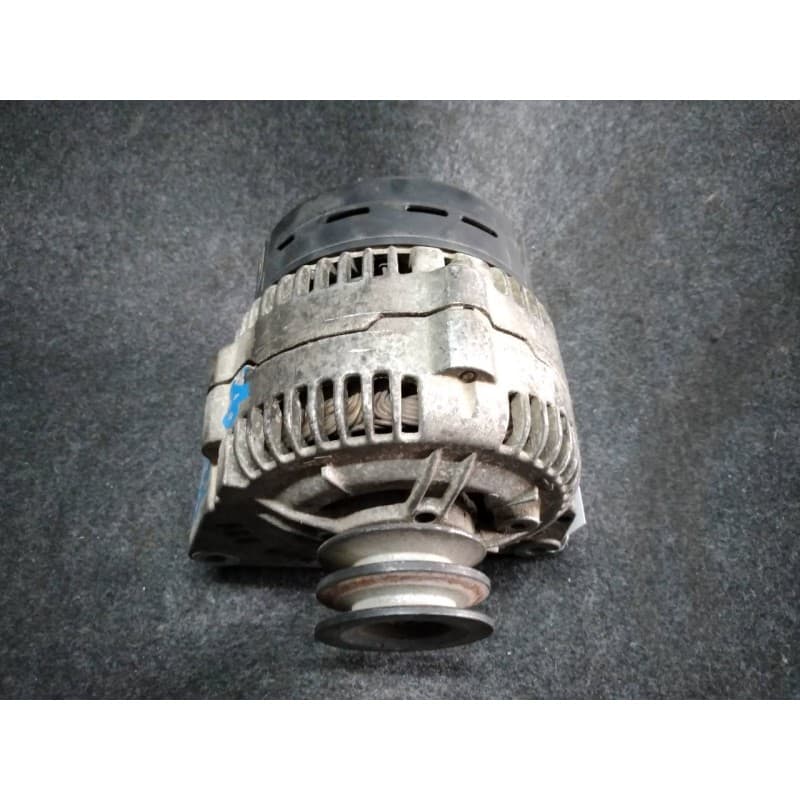 Recambio de alternador para volvo serie 940 berlina/familiar 2.4 turbodiesel referencia OEM IAM 123213007 38305 BOSCH
