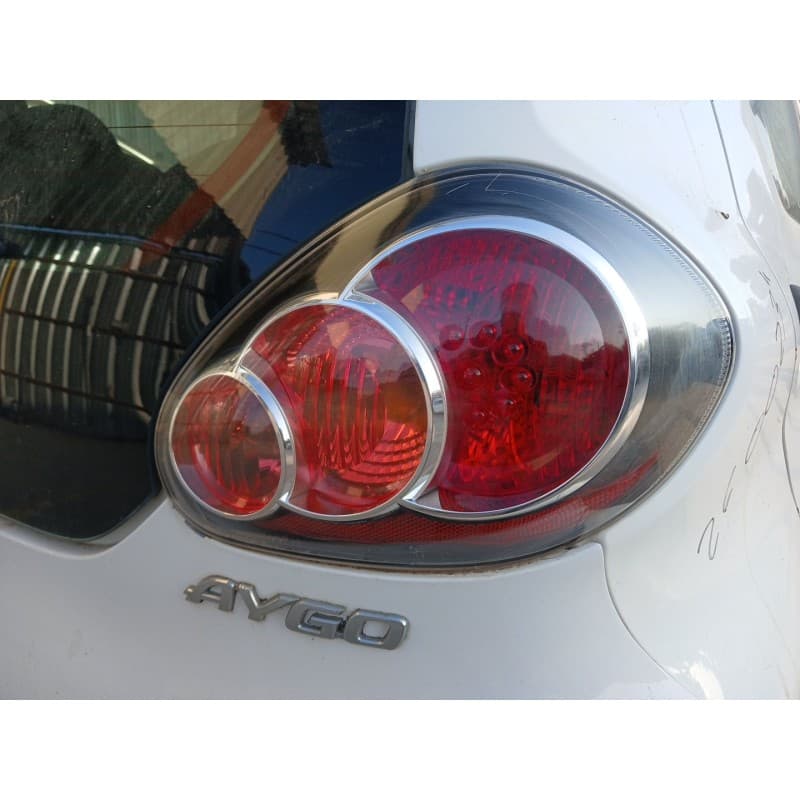Recambio de piloto trasero derecho para toyota aygo (_b1_) 1.0 (kgb10_) referencia OEM IAM - Blanco