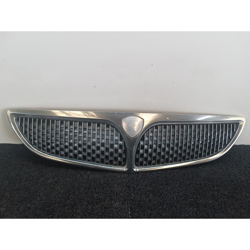 Recambio de rejilla delantera para lancia lybra station wagon 1.9 jtd lx referencia OEM IAM