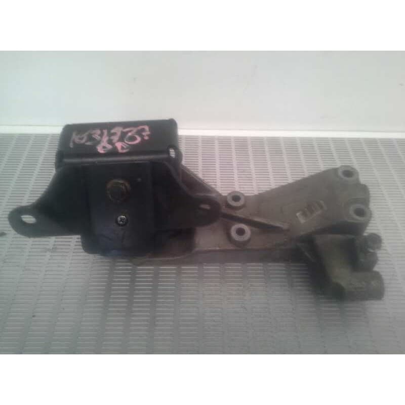 Recambio de soporte motor derecho para fuso/mitsubishi canter 3.0d referencia OEM IAM 504334771 - Blanco