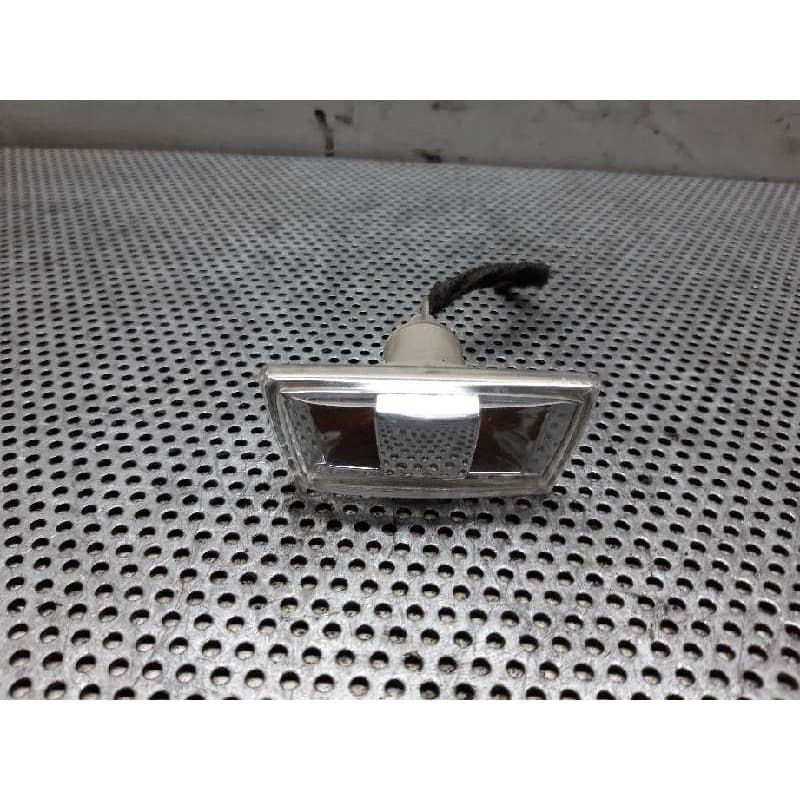 Recambio de piloto lateral derecho para opel insignia berlina cosmo referencia OEM IAM - Negro