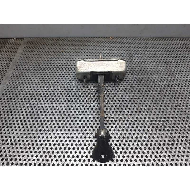 Recambio de retenedor puerta trasera derecha para toyota auris active referencia OEM IAM - Gris