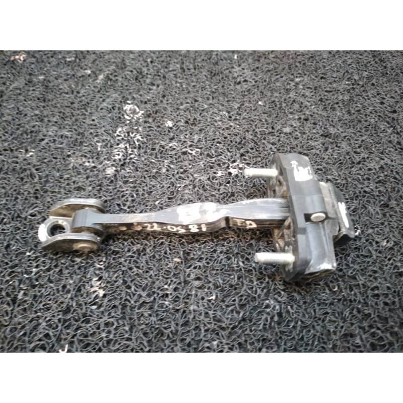 Recambio de retenedor puerta trasera derecha para ford fiesta (cb1) trend referencia OEM IAM 8A6AA27200AF