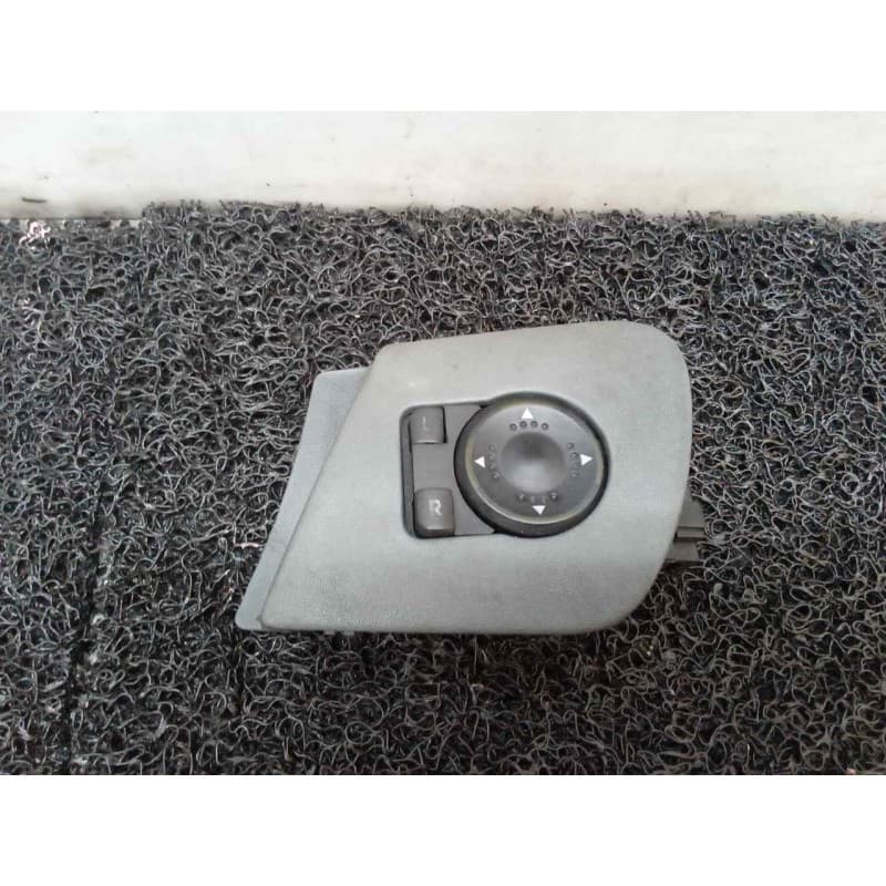 Recambio de mando retrovisor para skoda octavia berlina (1u2) 1.9 tdi slx referencia OEM IAM 1U1959565C