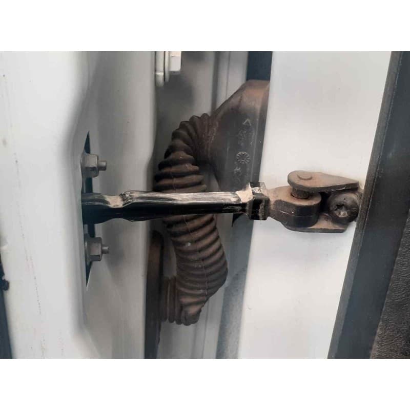 Recambio de retenedor puerta delantera izquierda para dacia dokker essential referencia OEM IAM