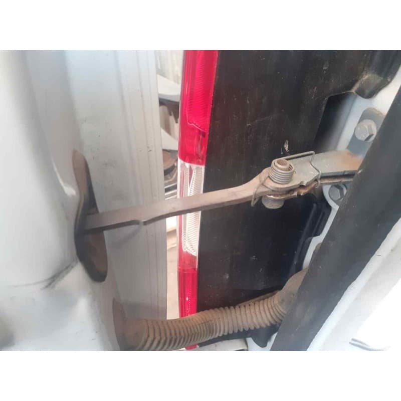 Recambio de retenedor puerta trasera izquierda para dacia dokker essential referencia OEM IAM