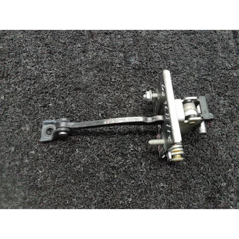 Recambio de retenedor puerta delantera derecha para peugeot 3008 sport pack referencia OEM IAM