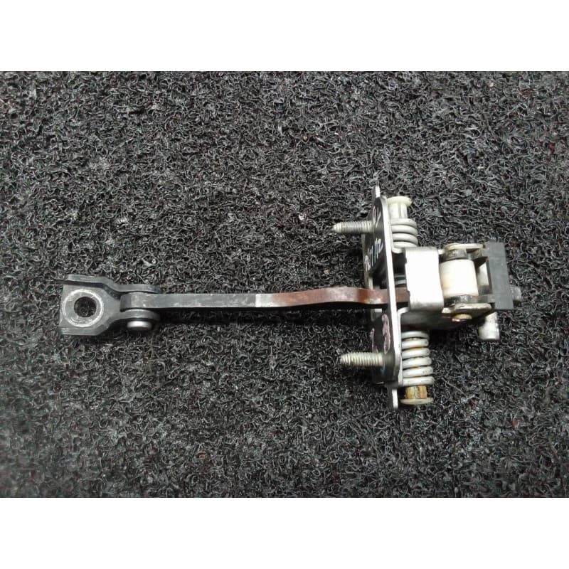 Recambio de retenedor puerta trasera derecha para peugeot 3008 sport pack referencia OEM IAM