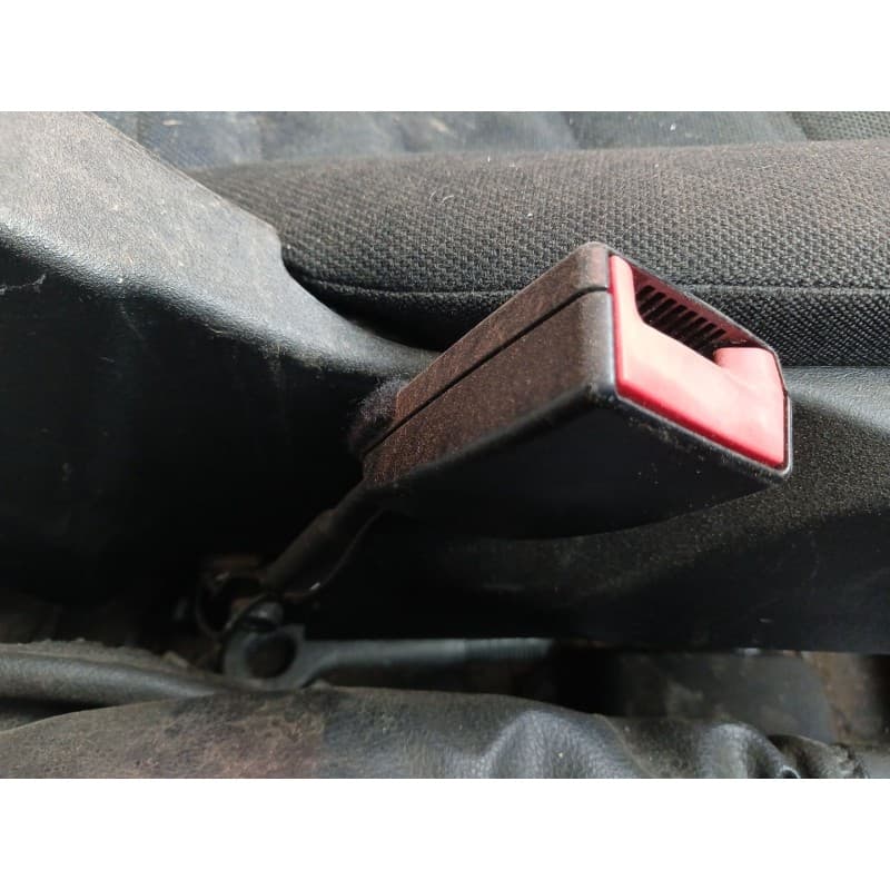 Recambio de enganche cinturon delantero izquierdo para iveco daily furgón fg h2 33 s ... v batalla 3520 l referencia OEM IAM - Blanco