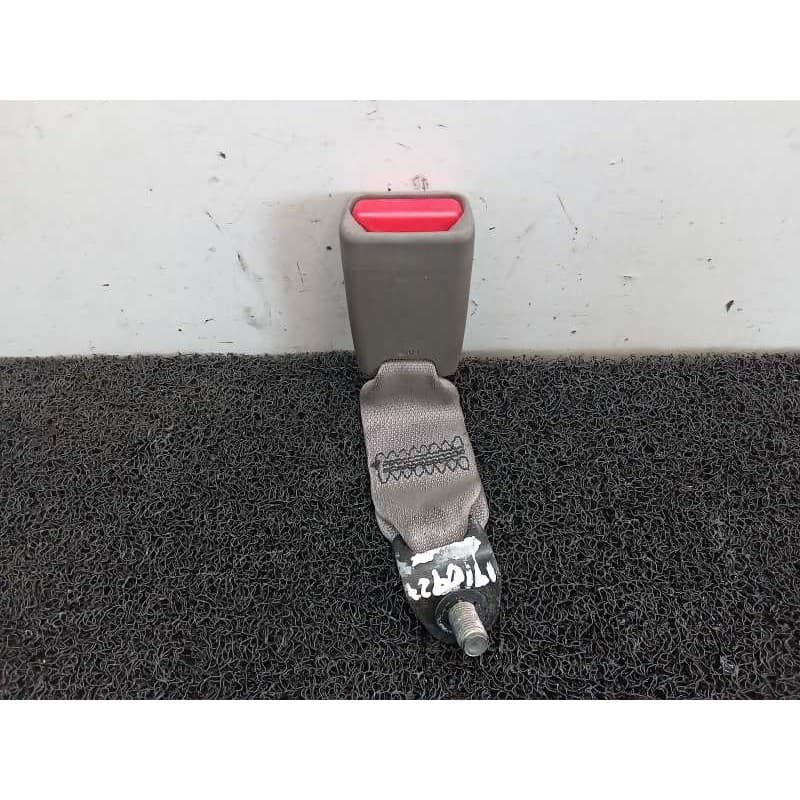 Recambio de enganche cinturon delantero derecho para nissan nt400 cabstar (01/20214) cabstar 35.xx cabina simple cabina individu - Blanco