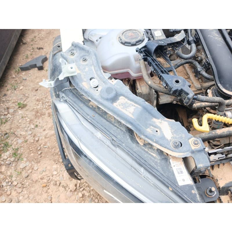 Recambio de soporte faro derecho para volkswagen taigo (cs1) 1.0 tsi referencia OEM IAM - Blanco
