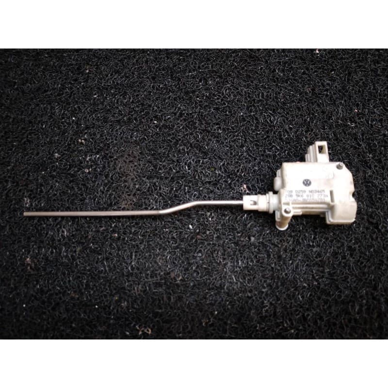 Recambio de motor cierre tapa combustible para volkswagen golf vi (5k1) advance referencia OEM IAM 5K6810773A - Blanco
