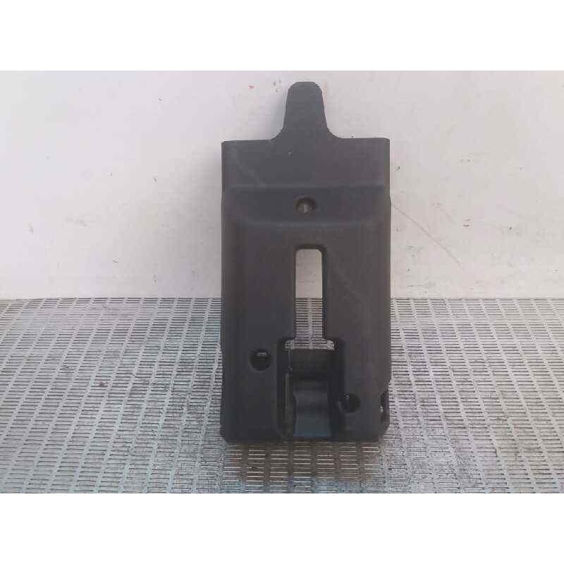 Recambio de tapa volante inferior para ford fiesta (cbk) 1.6 tdci cat referencia OEM IAM - Rojo