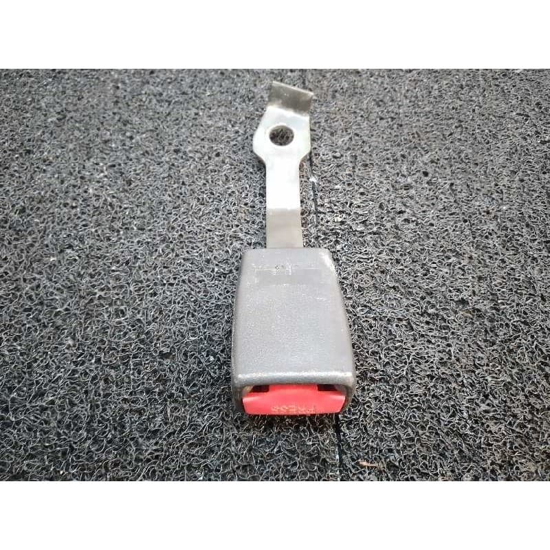 Recambio de enganche cinturon delantero izquierdo para mitsubishi montero pinin (h60/h70) 2000 gdi (5-ptas.) referencia OEM IAM
