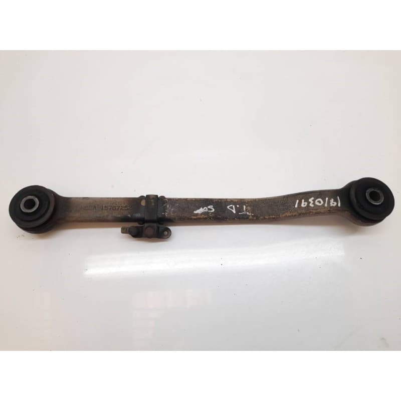 Recambio de brazo suspension superior trasero derecho para chevrolet tahoe 5.3 lt premium referencia OEM IAM 15767252