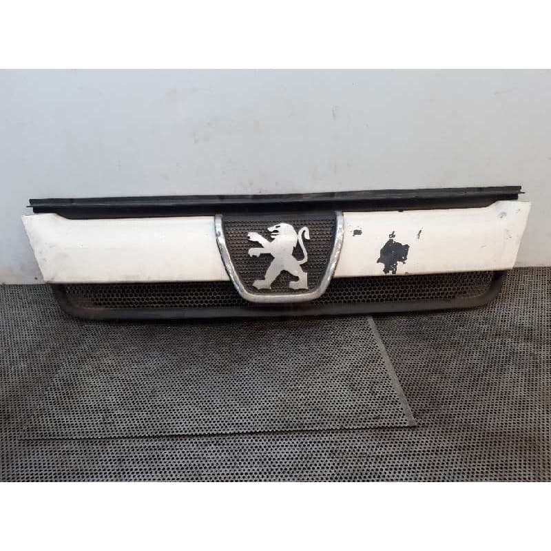 Recambio de rejilla delantera para peugeot boxer caja cerrada (rs2850)(290/330)('02) 330 c td referencia OEM IAM