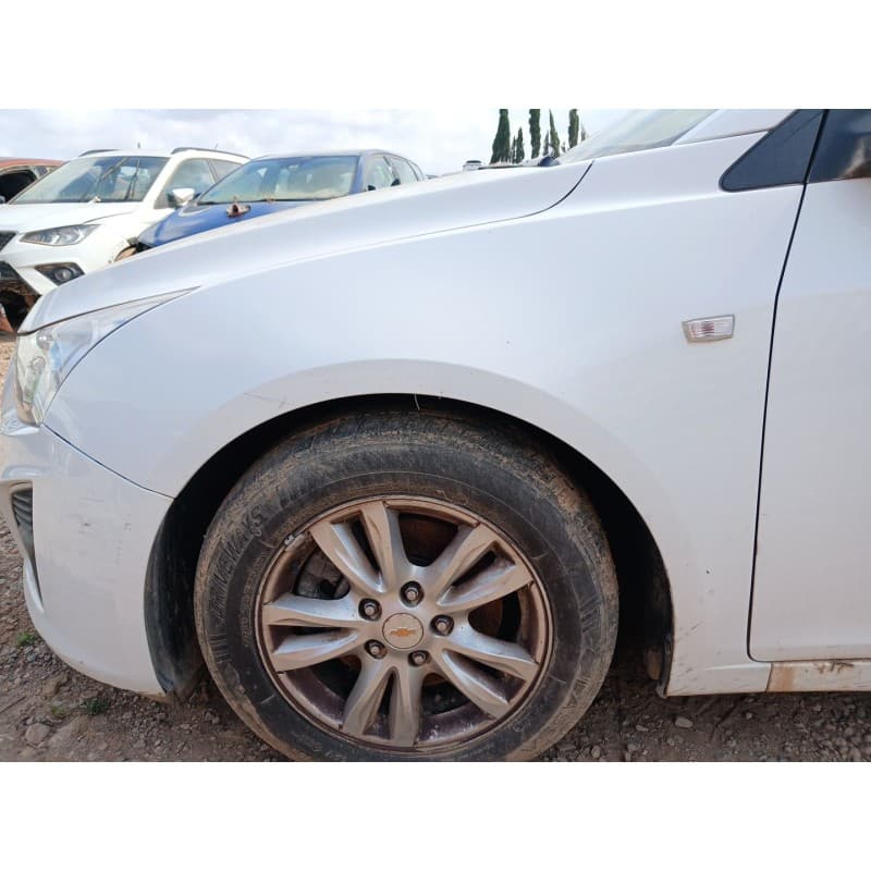 Recambio de aleta delantera izquierda para chevrolet cruze hatchback (j305) 2.0 cdi referencia OEM IAM - Blanco