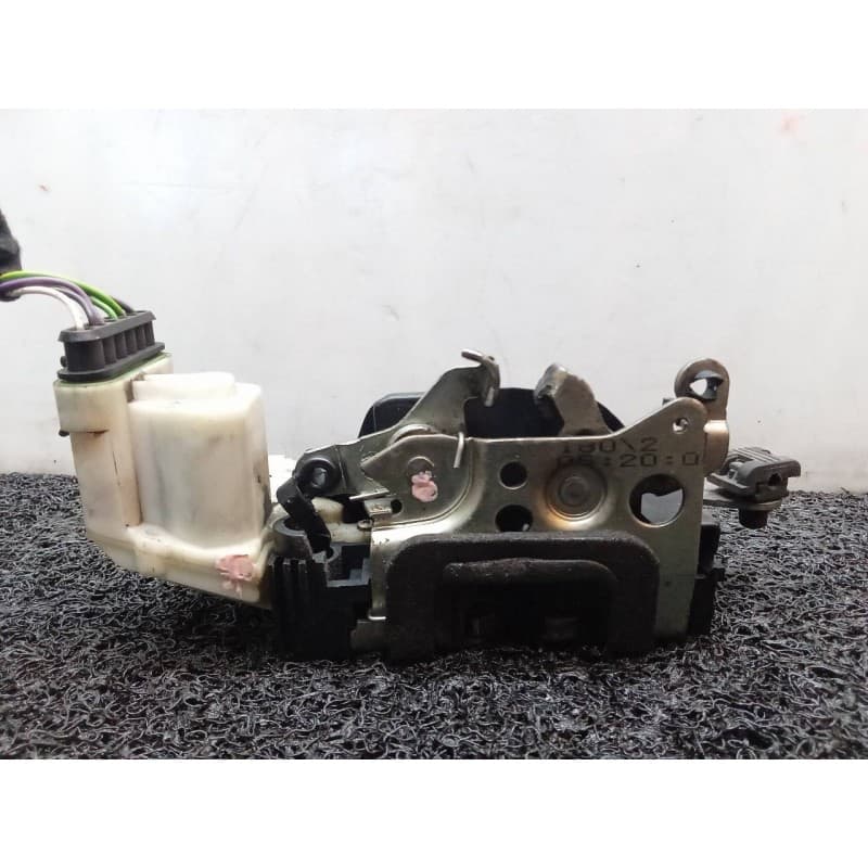 Recambio de cerradura puerta delantera derecha para lancia lybra station wagon 1.9 jtd lx referencia OEM IAM