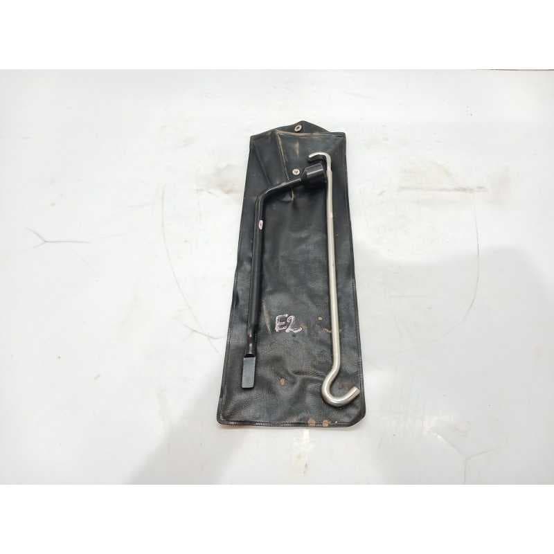 Recambio de llave rueda para toyota yaris (_p21_, _pa1_, _ph1_) 1.5 hybrid (mxph11) referencia OEM IAM - Blanco