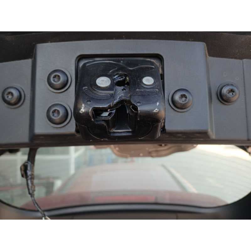 Recambio de cerradura maletero / porton para toyota corolla ranchera familiar (_e21_) 1.8 hybrid (zwe211) referencia OEM IAM - Rojo