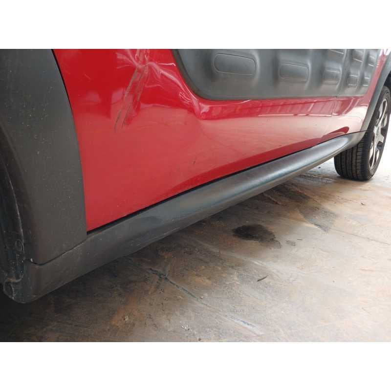 Recambio de faldon lateral izquierdo para citroën c4 cactus 1.2 thp 110 referencia OEM IAM - Rojo
