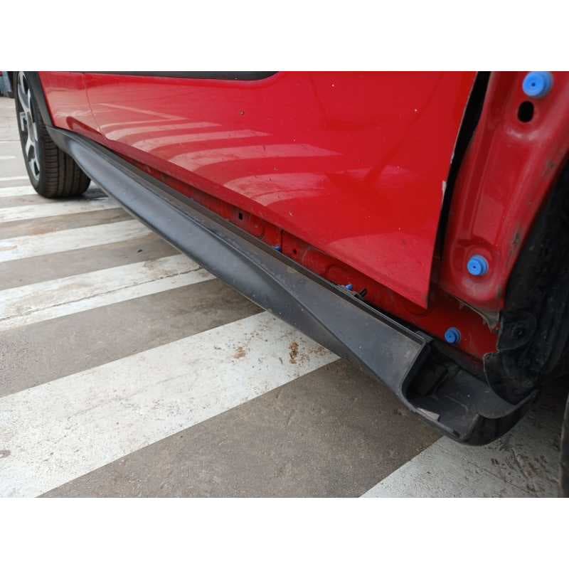 Recambio de faldon lateral derecho para citroën c4 cactus 1.2 thp 110 referencia OEM IAM - Rojo