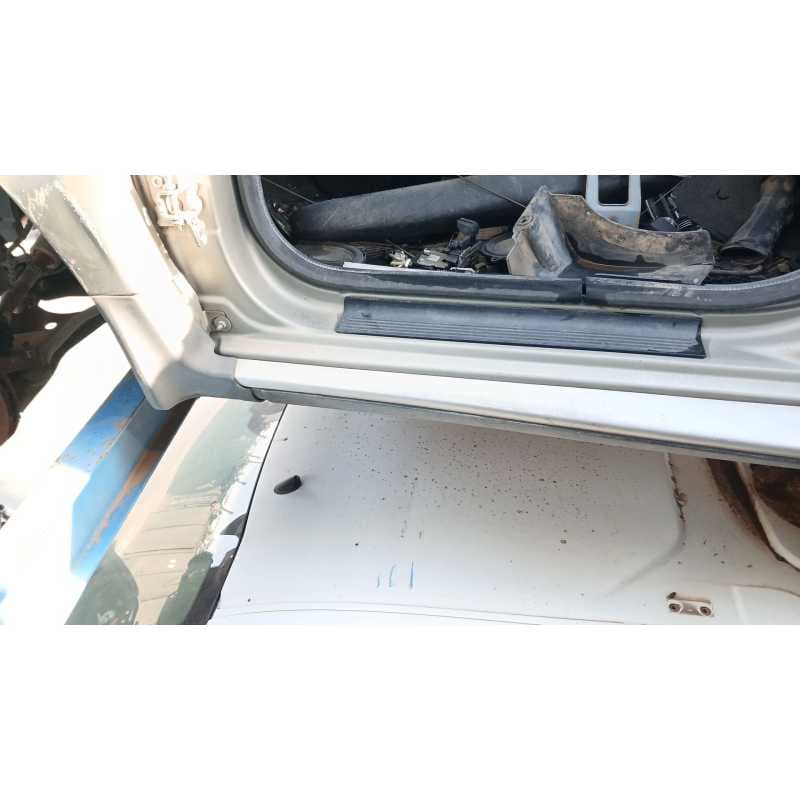 Recambio de faldon lateral izquierdo para dacia duster ambiance 4x2 referencia OEM IAM