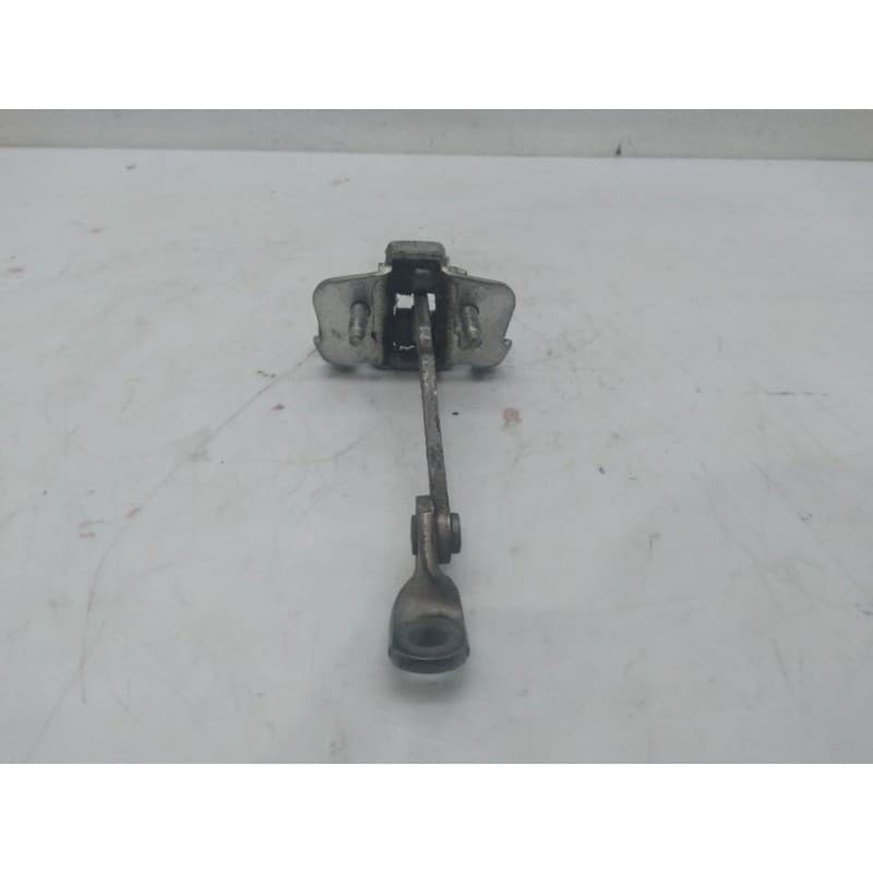 Recambio de retenedor puerta delantera derecha para dacia duster ambiance 4x2 referencia OEM IAM