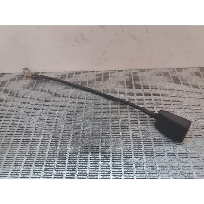 Recambio de enganche cinturon delantero derecho para mercedes-benz mb 180 2.4d referencia OEM IAM - Blanco