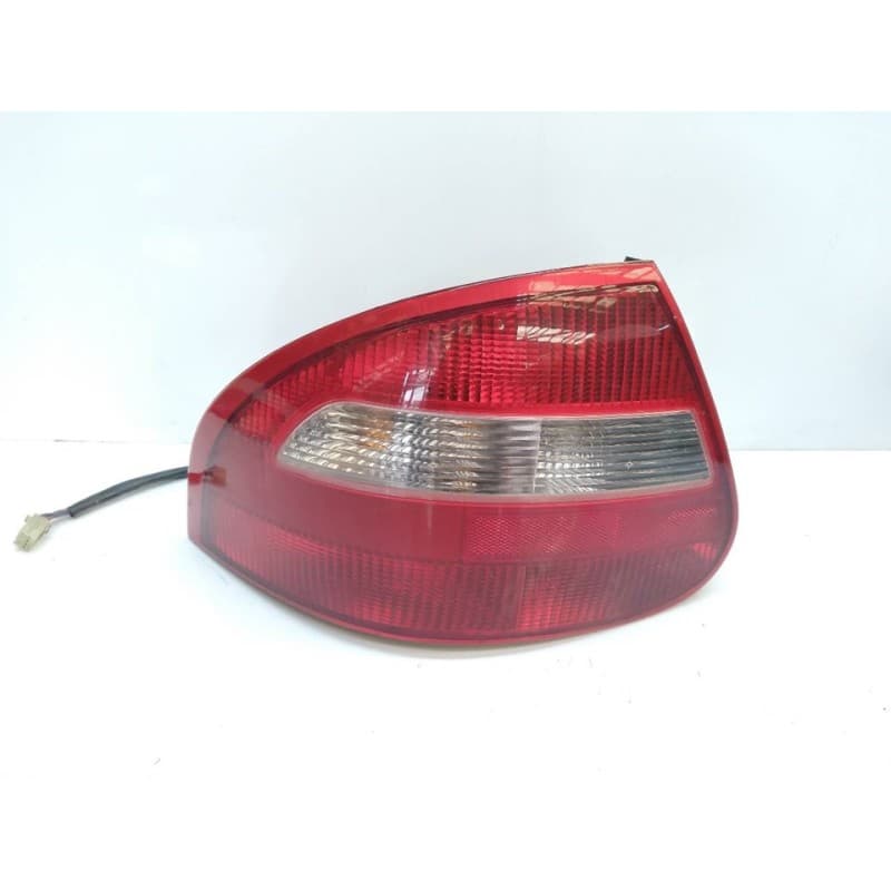 Recambio de piloto trasero izquierdo para kia clarus 1.8 slx berlina (09.1999) referencia OEM IAM - Verde