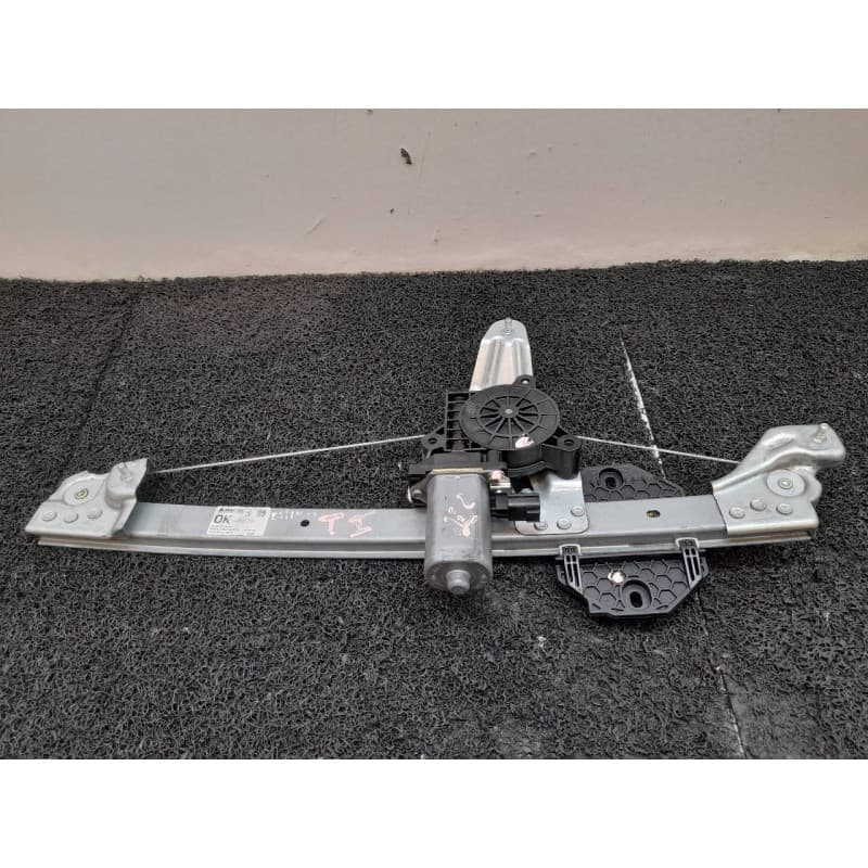 Recambio de elevalunas trasero izquierdo para dacia sandero laureate referencia OEM IAM 827211031R - Blanco