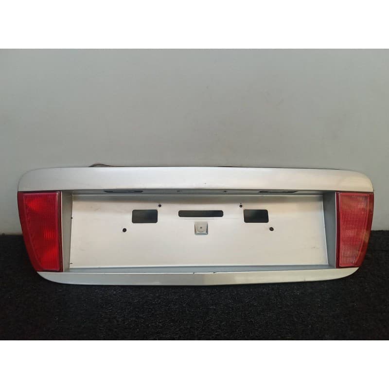 Recambio de molduras traseras para nissan primera trav. (p12) acenta referencia OEM IAM 90810AU400 - Gris