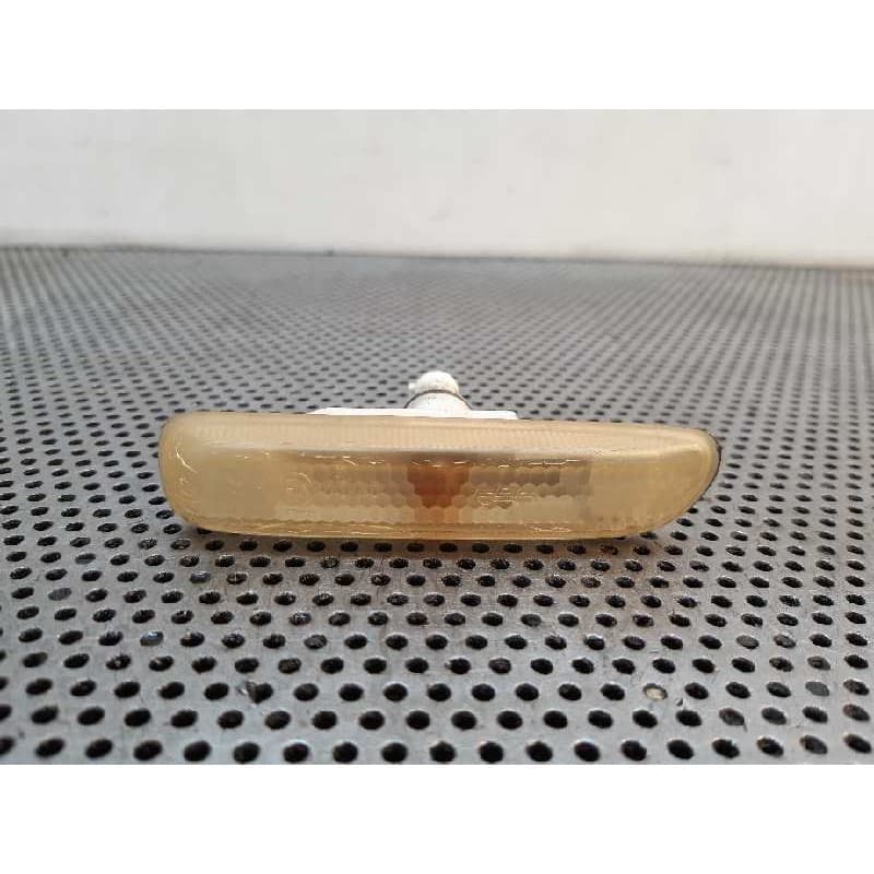 Recambio de piloto lateral derecho para bmw serie 3 touring (e46) 320i referencia OEM IAM - Azul