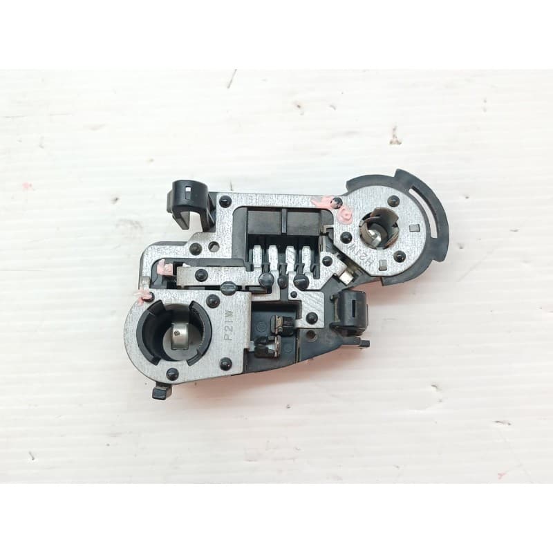 Recambio de portalamparas para bmw serie 3 lim. (f30) 316d referencia OEM IAM - Rojo