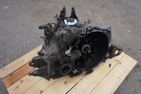 Caja de Cambios Manual Toyota Auris 1.33B 6 Velocidades 3030002160 EC60 usado