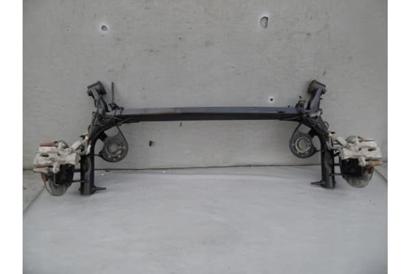 Viga de eje trasero para Suzuki Swift MK7 4x4 4WD con discos usado
