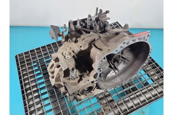 Caja de cambios manual L8 J para Hyundai Tucson 2.0 16V 2WD usado
