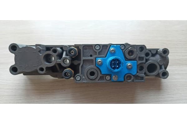 Bloque Selector de Válvulas de Transmisión ZF Norgren 1025538 para Daf y Renault usado