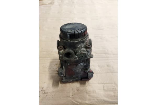 Válvula moduladora Ebs Man Tga 0486203016 usado