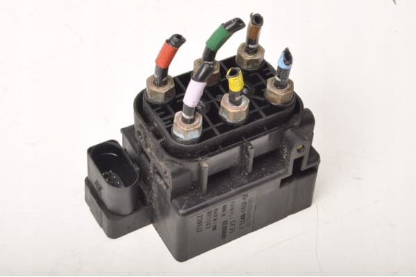 Distribuidor Neumático Volvo XC60 II 15-1521-0033.2 usado