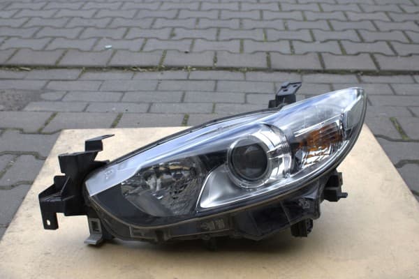 Faro delantero izquierdo original Mazda 6 Iii GJ versión europea completo usado