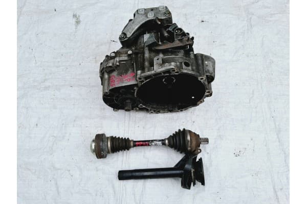 Eje de transmisión derecho caja de cambios 6 velocidades Audi A3 8P0 8P3 2.0 TDI Grf 2003-2008 usado