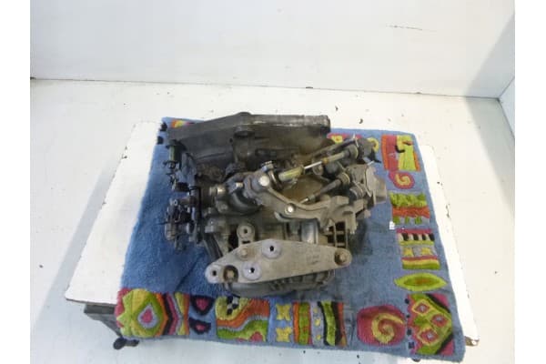 Caja de cambios Opel Astra H 1.9D 6 velocidades 2005 usado