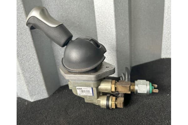 Válvula de Freno de Mano Daf XF 106 1845501 Knorr-Bremse DPM95DS K050974 usado