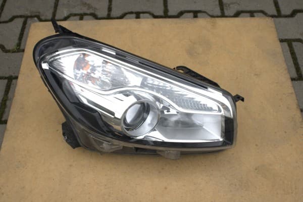 Faro delantero derecho Nissan Qashqai J10 Facelift 2010-2013 versión europea completo usado