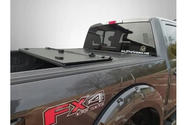Cubierta rígida plegable para caja de camioneta Ford F-150 5.5FT (2004-2008) usado