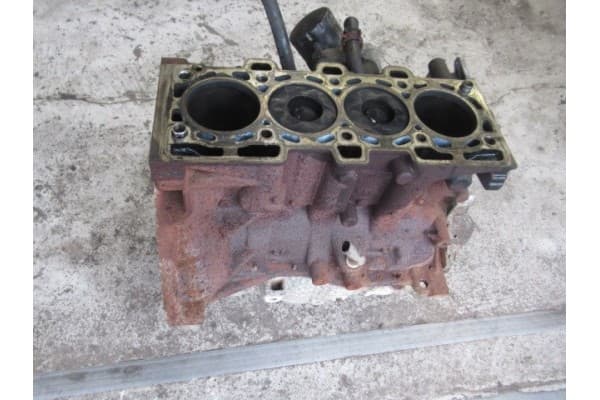 Parte Inferior del Motor Nissan NV 200 1.5 DCI 2008 Lado Derecho usado