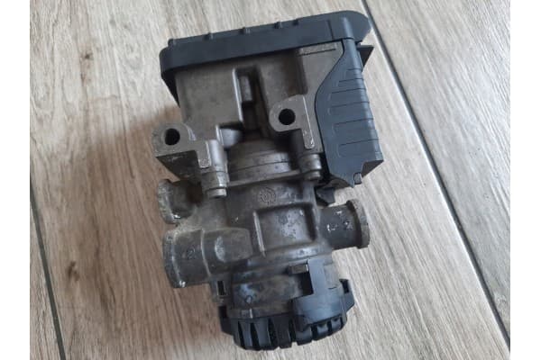 Válvula Modulator Ebs Delantera Renault Range Midlum D Wide usado